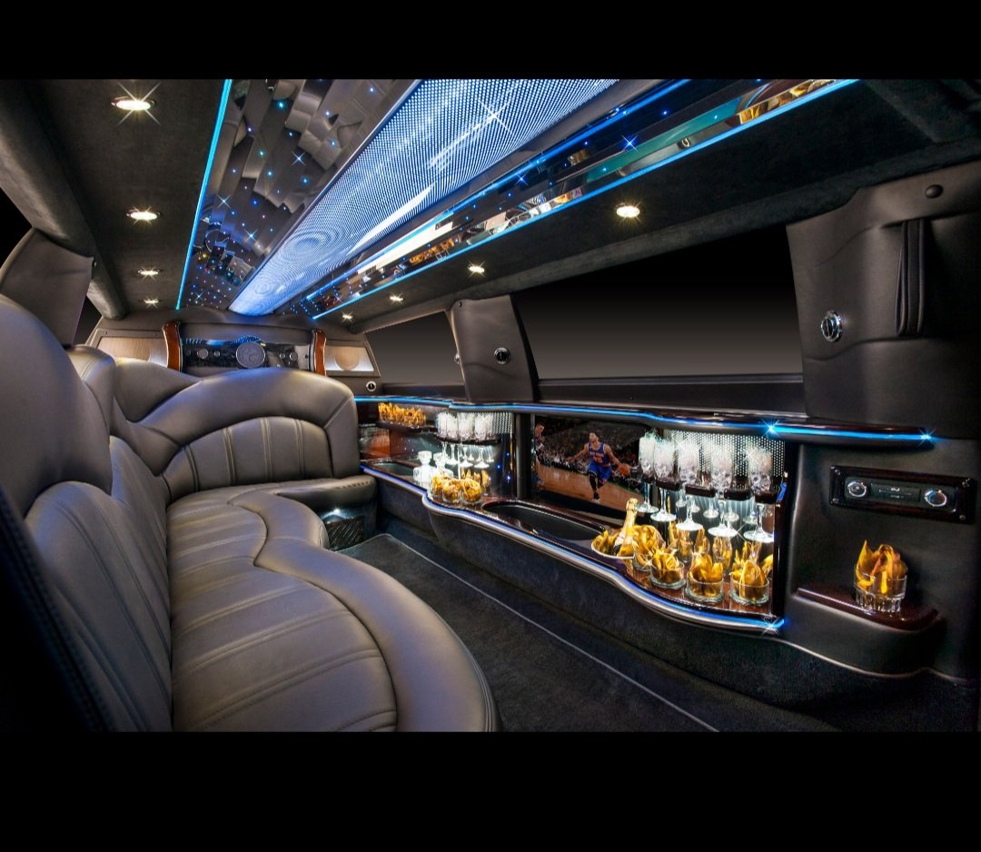 MKT White Limo Rental - view 2